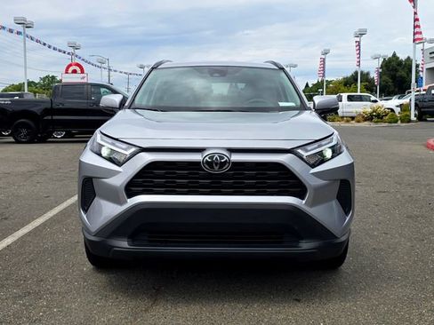 Used 2025 Toyota RAV4 XLE AWD/4WD image 2