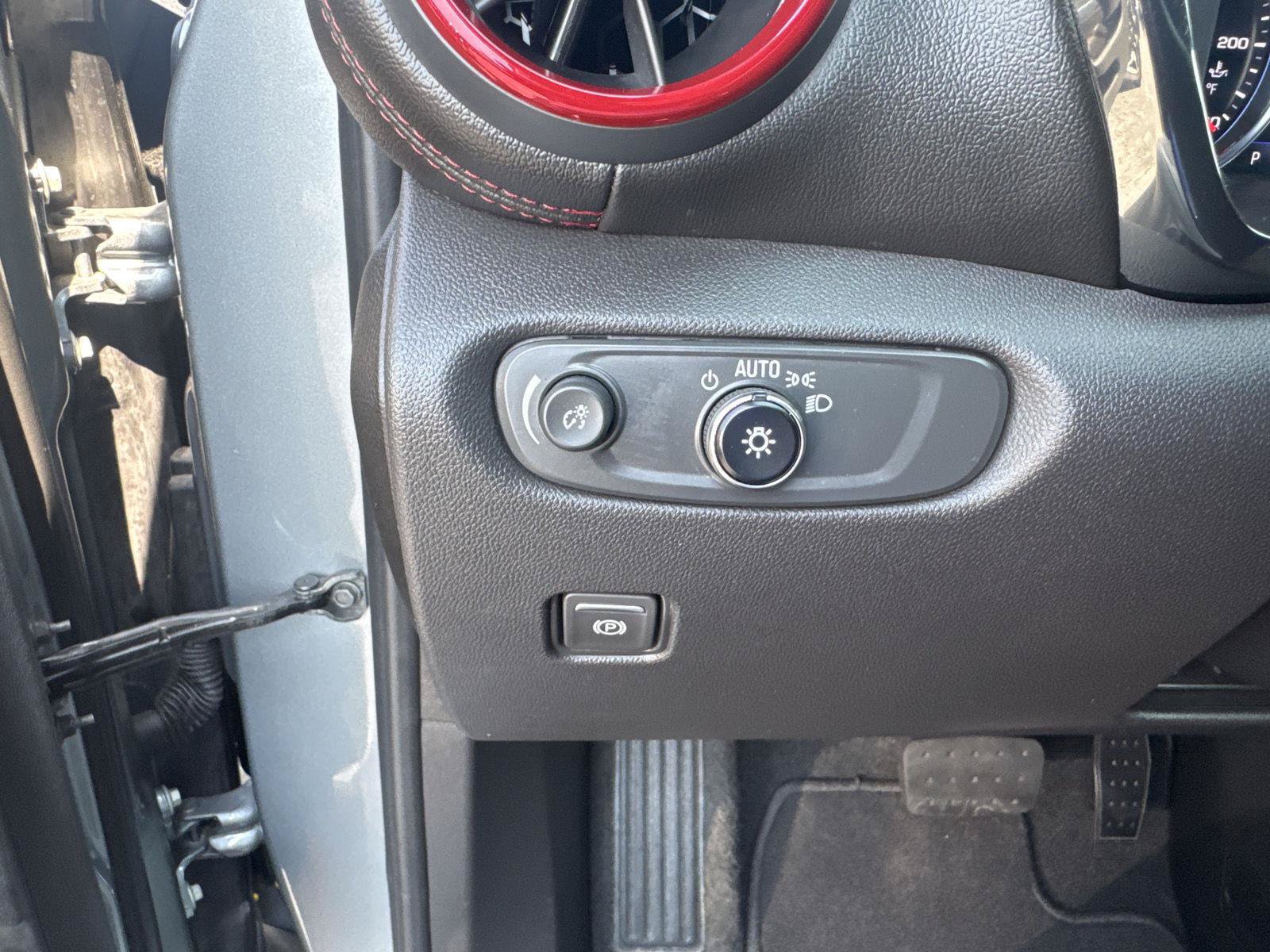 Used 2025 Chevrolet Blazer RS FWD image 23
