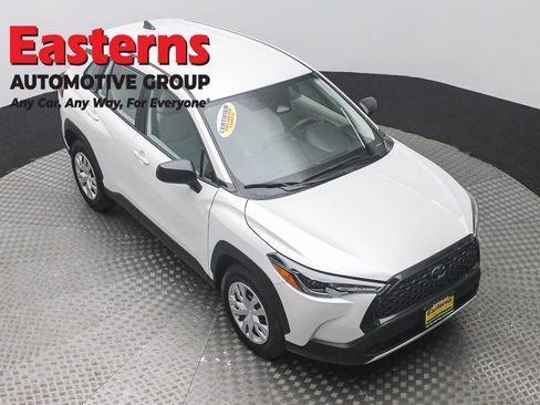 Used 2024 Toyota Corolla Cross L AWD/4WD image 3