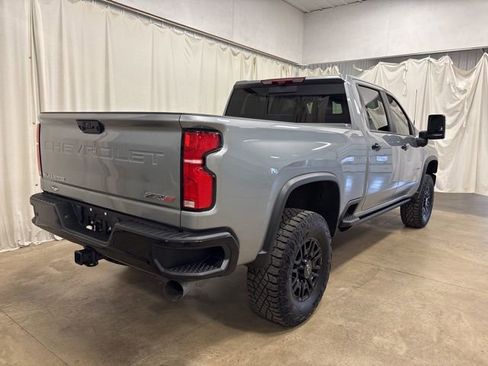 Used 2025 Chevrolet Silverado 2500 ZR2 w/ Technology Package AWD/4WD image 5