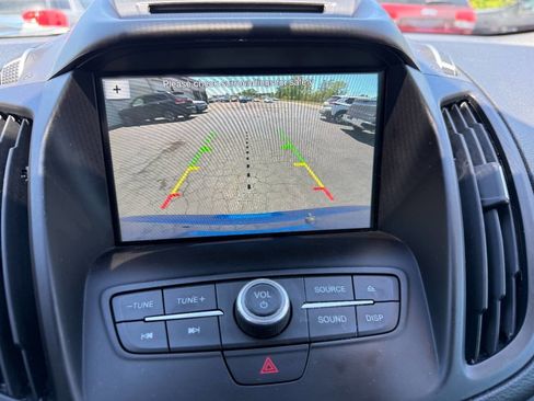 Used 2018 Ford Escape SE w/ SE Sync 3 Package AWD/4WD image 19