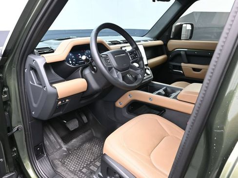 Used 2026 Land Rover Defender 110 X-Dynamic SE AWD/4WD image 4