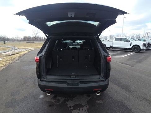Used 2022 Chevrolet Traverse LT image 9