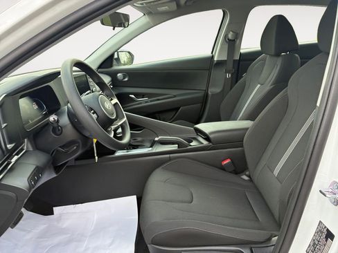 New 2026 Hyundai Elantra SE image 9