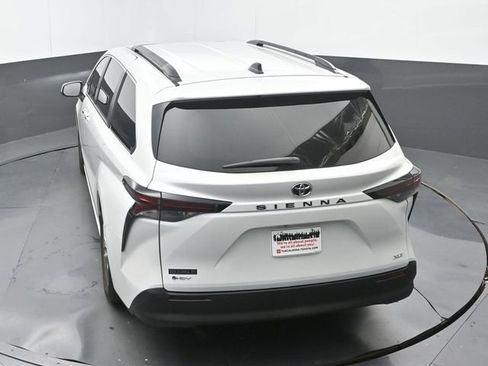 Used 2026 Toyota Sienna XLE FWD image 30