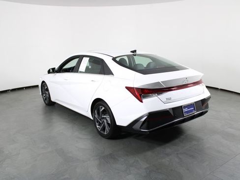 Certified 2024 Hyundai Elantra Limited image 4