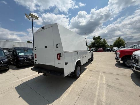 New 2025 Ford F450 XLT w/ XLT Value Package image 9