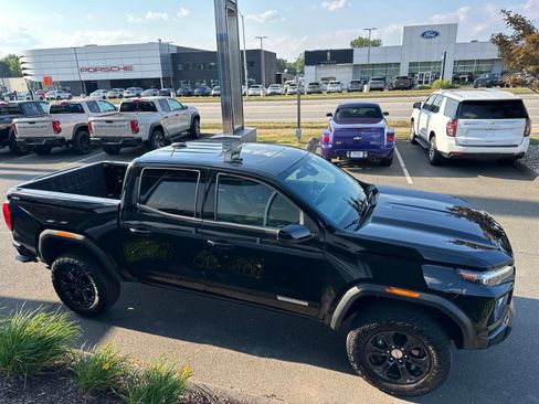 Used 2024 GMC Canyon Elevation w/ Elevation Premium Package AWD/4WD image 4