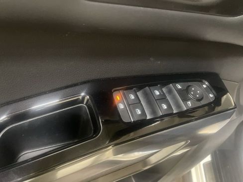 Used 2023 Nissan Pathfinder SL w/ Lighting Package (N92) image 12