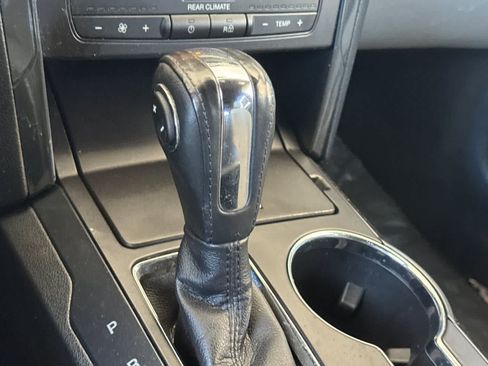 Used 2018 Ford Explorer XLT FWD image 19
