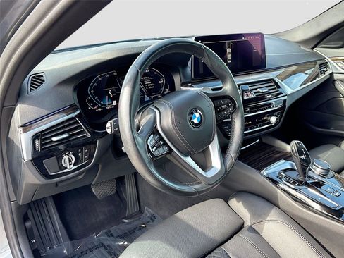 Used 2022 BMW 530i RWD image 9