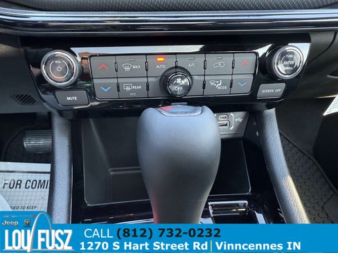 New 2025 Jeep Compass Latitude w/ Sun & Sound Group image 25