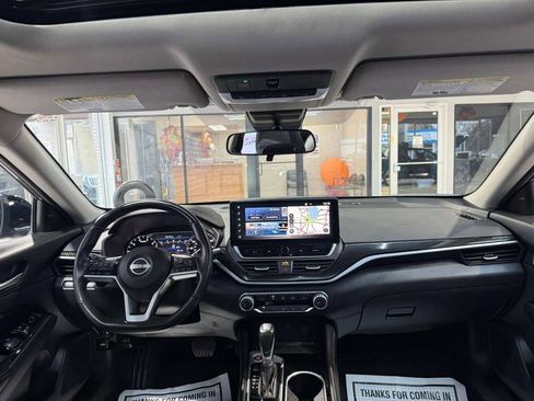 Used 2024 Nissan Altima 2.5 SR w/ SR Premium Package image 23