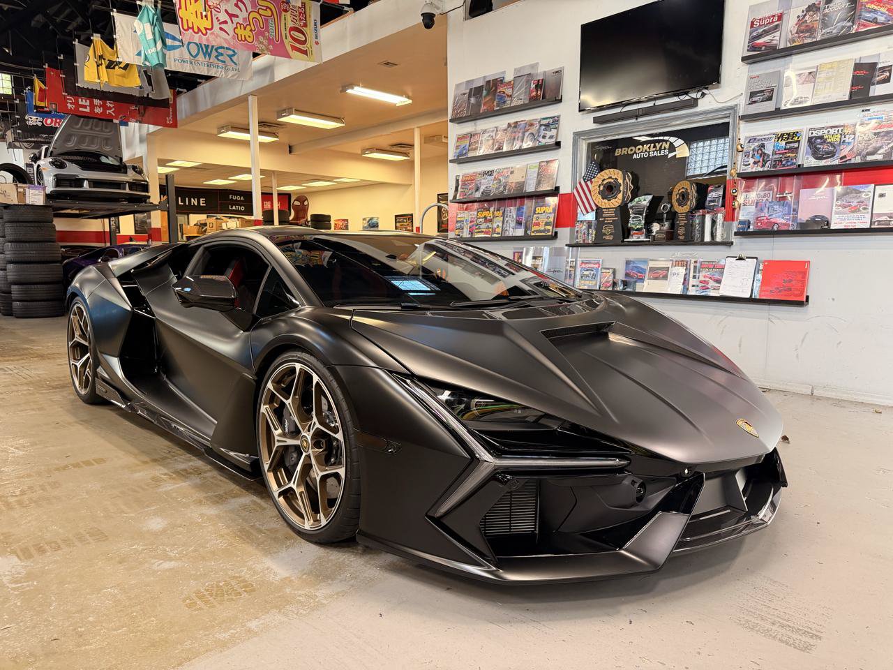 Used 2024 Lamborghini Revuelto AWD/4WD image 3