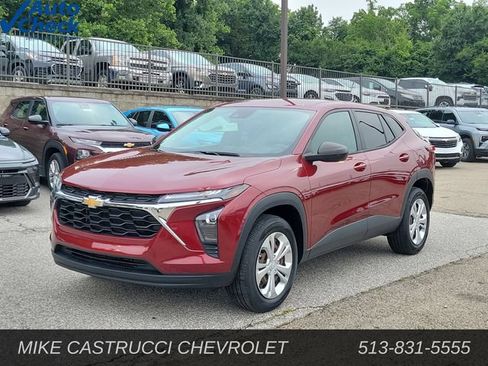 Used 2024 Chevrolet Trax LS FWD image 1