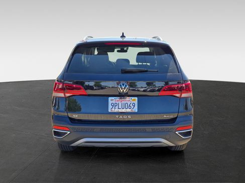 Used 2024 Volkswagen Taos SE w/ Panoramic Sunroof Package image 5