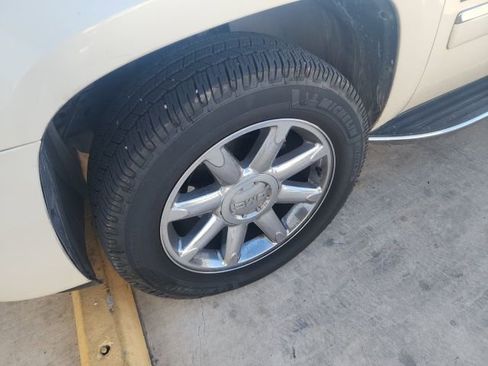 Used 2013 GMC Yukon XL Denali image 6