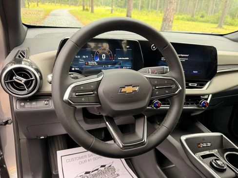 New 2027 Chevrolet Equinox LT w/ Convenience Package II FWD image 13