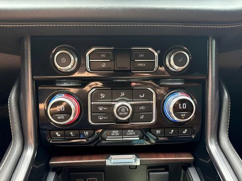 Used 2023 GMC Yukon XL Denali Ultimate AWD/4WD image 24