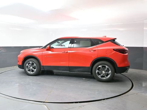 Used 2025 Chevrolet Blazer LT FWD image 11