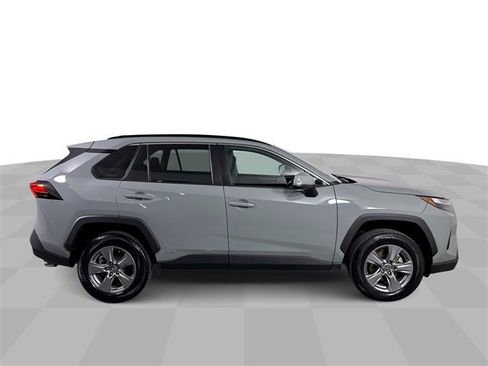 Used 2022 Toyota RAV4 XLE image 9