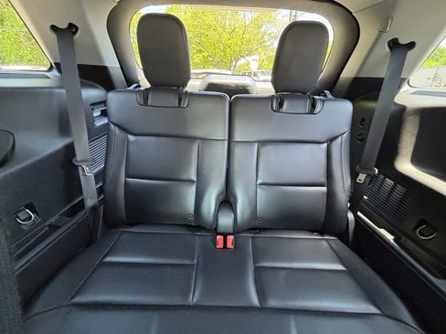 Used 2021 Ford Explorer XLT w/ Equipment Group 202A AWD/4WD image 17