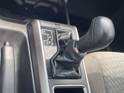 Used 2021 Toyota Tacoma SR5 AWD/4WD image 18