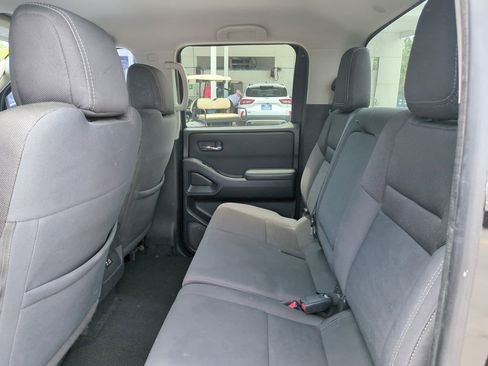 Used 2022 Nissan Frontier SV w/ Technology Package RWD image 19