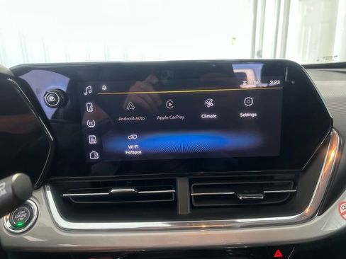 Used 2025 Chevrolet Trax LT FWD image 21