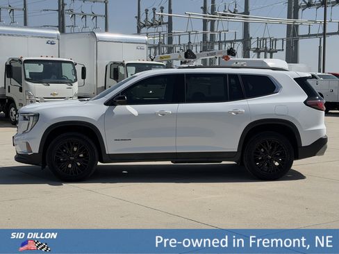 Used 2024 GMC Acadia Elevation w/ Luxury Package AWD/4WD image 8