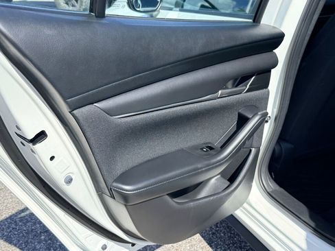 Used 2021 MAZDA MAZDA3 s image 17