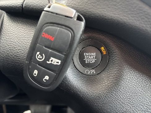 Used 2022 Jeep Cherokee Trailhawk w/ Comfort/Convenience Group image 34