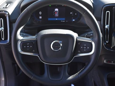 Used 2025 Volvo XC40 B5 Plus image 21