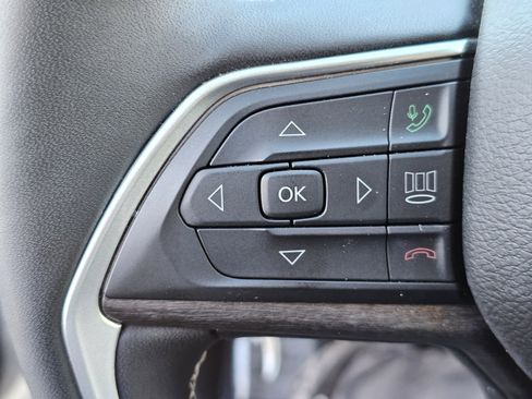 Certified 2023 Jeep Grand Cherokee 4WD 4xe w/ Luxury Tech Group II image 17