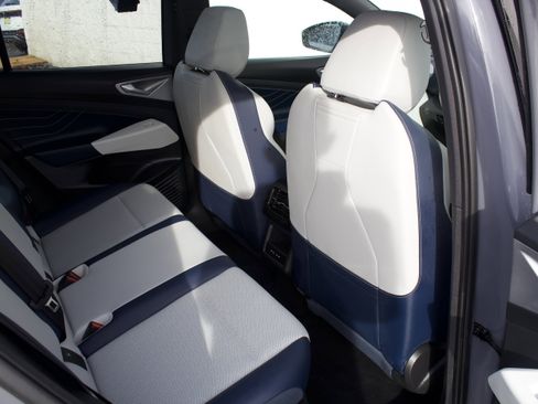 Used 2023 Volkswagen ID.4 Pro S image 29