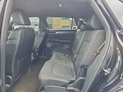 Used 2024 Volkswagen Atlas Cross Sport SE image 18