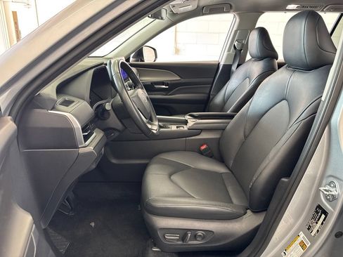 Used 2025 Toyota Grand Highlander AWD image 15