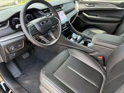 New 2025 Jeep Grand Cherokee Limited w/ Black Appearance Package image 6