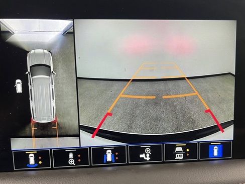 Used 2024 GMC Yukon XL AT4 image 32