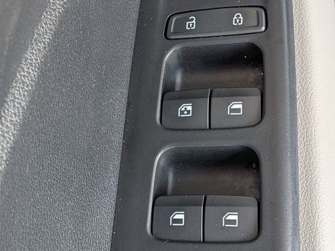 Used 2025 Hyundai Venue SEL FWD image 15