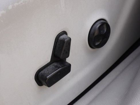 Used 2019 Jeep Cherokee Limited w/ Luxury Group image 14