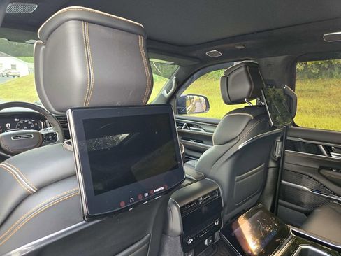 Used 2024 Jeep Grand Wagoneer Series III w/ Rear Seat Video Group 1 image 15