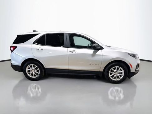 Used 2022 Chevrolet Equinox LS w/ LS Convenience Package FWD image 6