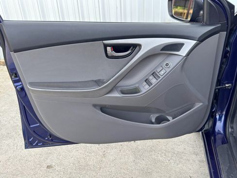 Used 2011 Hyundai Elantra GLS image 31
