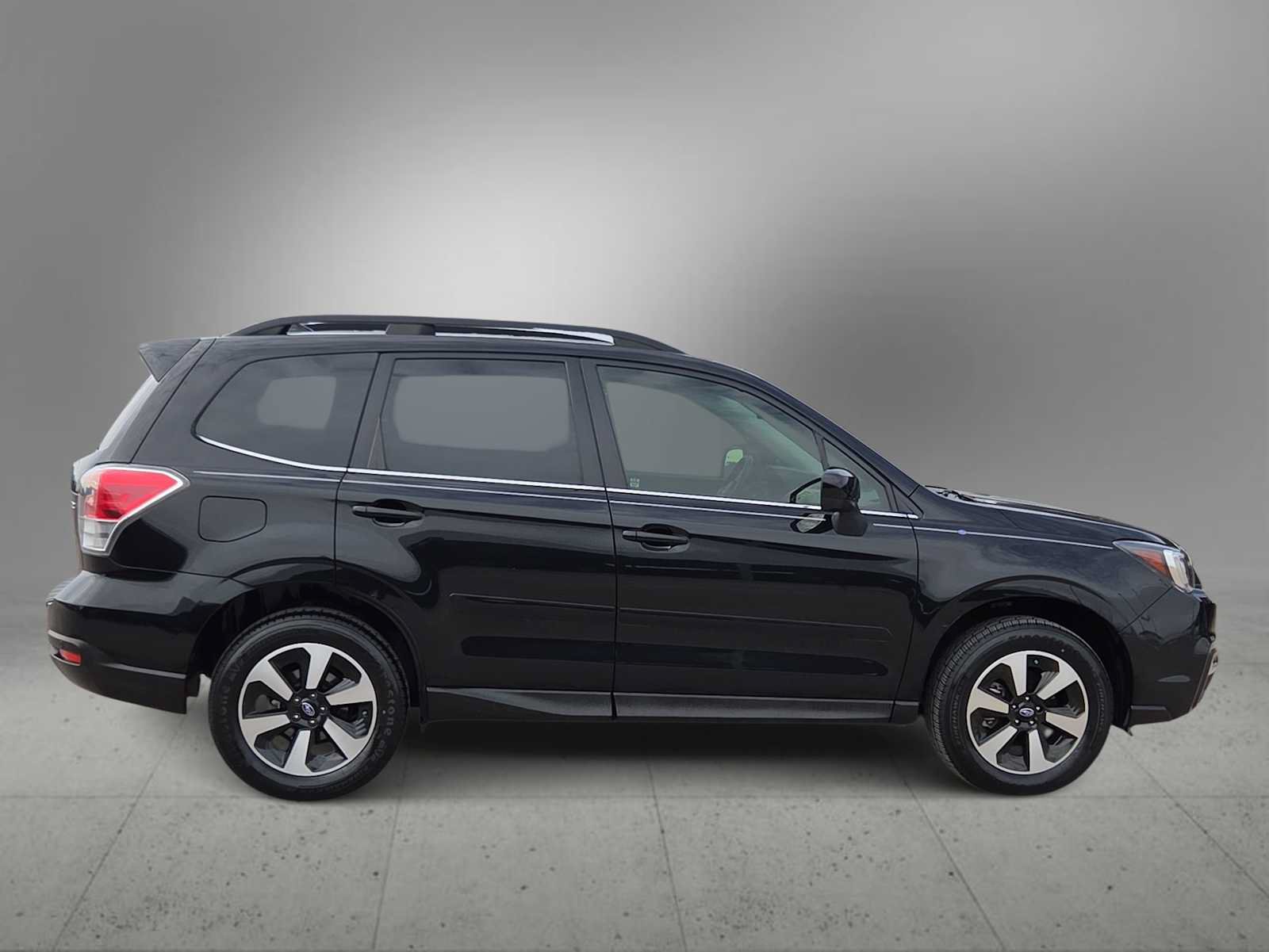 Used 2018 Subaru Forester 2.5i Limited AWD/4WD image 9