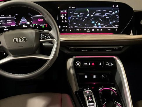 Used 2025 Audi Q5 Premium w/ Convenience Package image 21