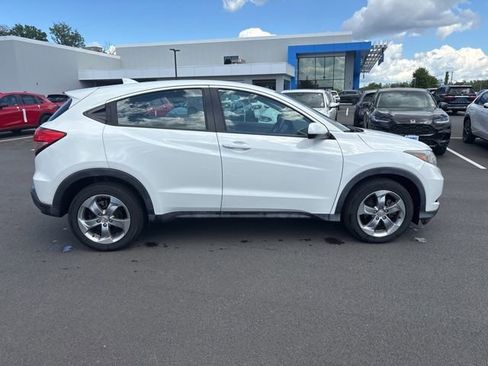 Used 2017 Honda HR-V LX image 5