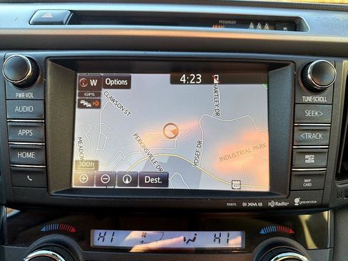 Used 2018 Toyota RAV4 Limited image 16