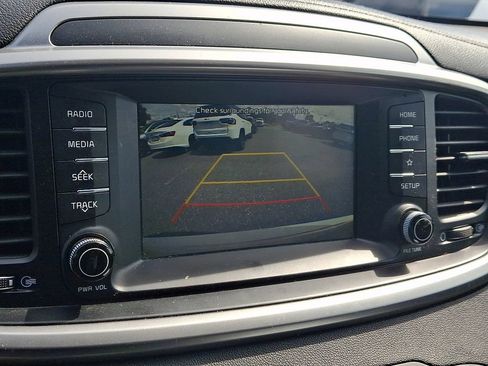 Used 2019 Kia Sorento AWD V6 image 19