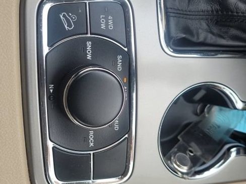 Used 2020 Jeep Grand Cherokee Limited AWD/4WD image 23